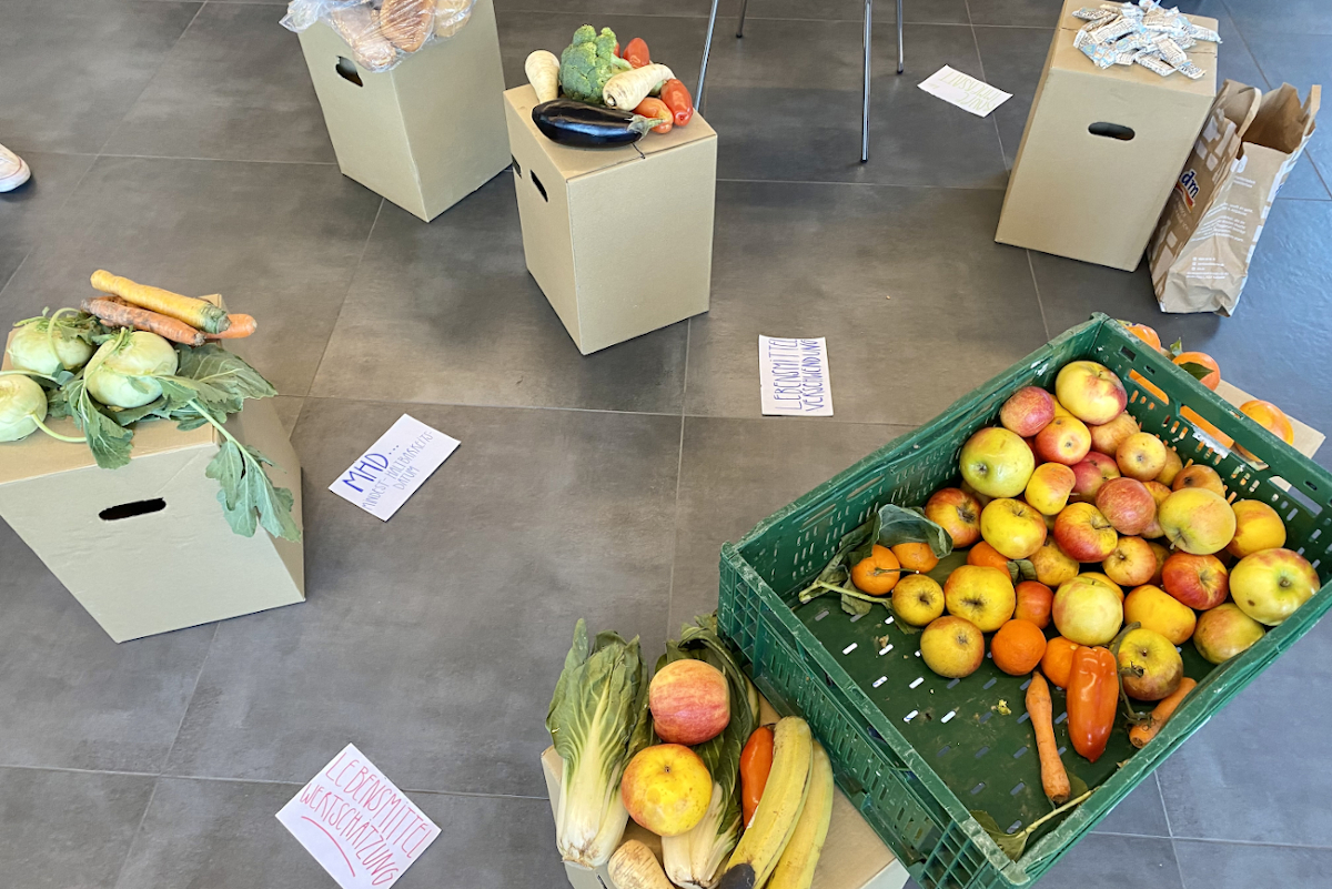Beim Foodsharing-Kurs der Straßen-Universität Stuttgart wurden gerettete Lebensmittel verteilt