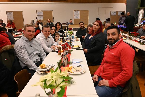 weihnachtsfeier-neue-arbeit-2023-94921BAAC2DA-02AC-2969-D936-C860772B9420.jpg